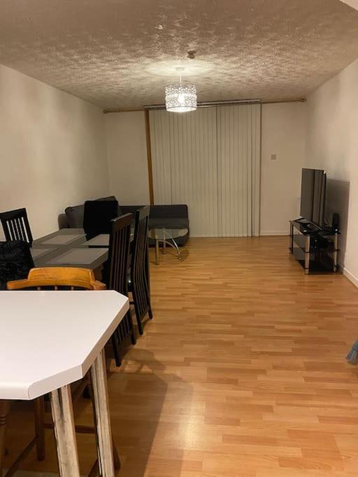 3 Bedroom Home-إنفيركيثينغ المظهر الخارجي الصورة