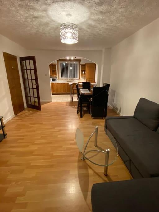 3 Bedroom Home-إنفيركيثينغ المظهر الخارجي الصورة