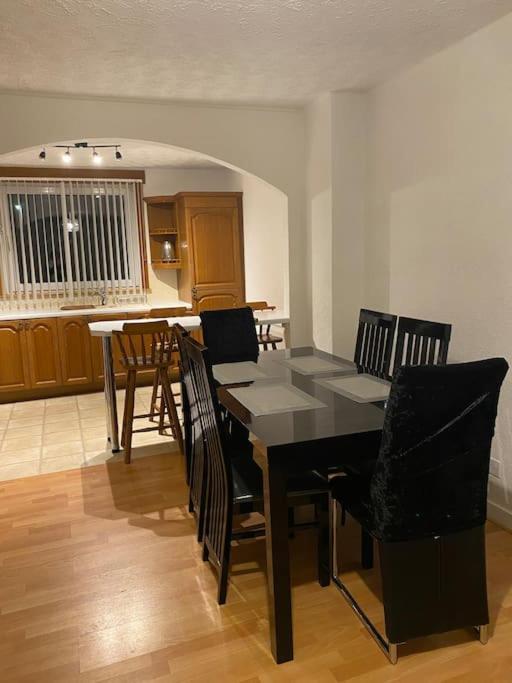 3 Bedroom Home-إنفيركيثينغ المظهر الخارجي الصورة