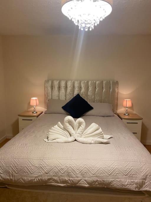 3 Bedroom Home-إنفيركيثينغ المظهر الخارجي الصورة